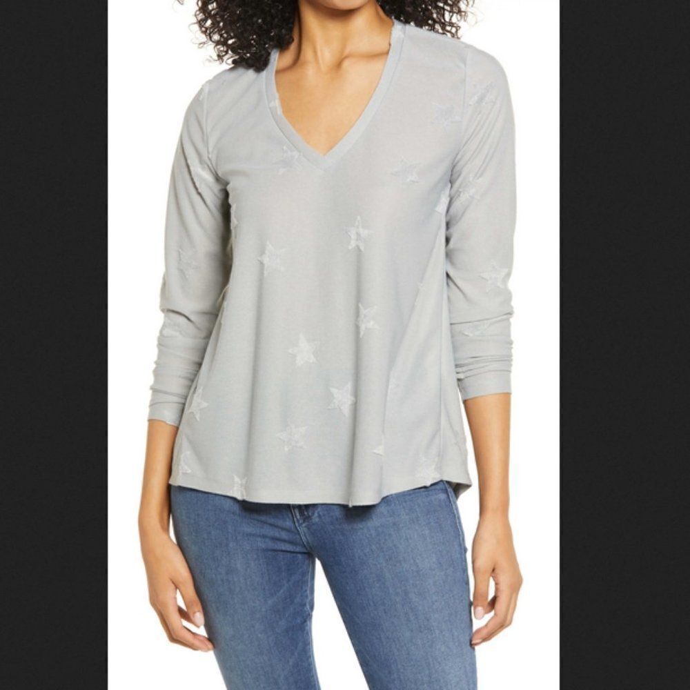 Bobeau Grey Flocked V-Neck Top With Stars‎